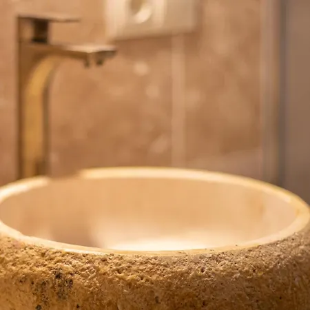 מלון Luwian Stone House 5*