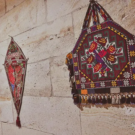 Luwian Stone House מלון